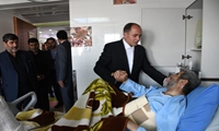 حضور غلامرضا نوری قزلجه وزیر جهاد کشاورزی در بیمارستان محلاتی تبریز و عیادت از حجت الاسلام غفاری امام جمعه شهرستان بستان آباد و چند نفر از بیماران این بیمارستان