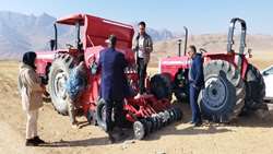 آغاز کشت در مزرعه الگویی کشاورزی حفاظتی روستای کردشامی استان چهارمحال وبختیاری 