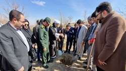کاشت نهال به یاد شهدا در روز درختکاری در بستان‌آباد