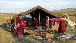تامین سوخت بهاری عشایر تویسرکان در شرایط جوی خاص 