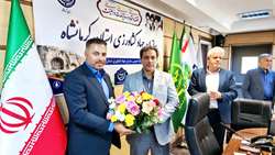 بخش خصوصی کشاورزی کرمانشاه  از بخش دولتی با اهداء گل تجلیل بعمل آورد