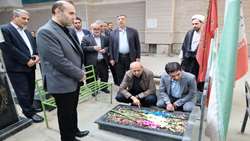 آغاز برنامه‌های هفته جهاد کشاورزی با غبارروبی و عطرافشانی مزار مطهر شهدا در تبریز