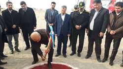 کلنگ زنی کارخانه خوراک طیور زنجیره تولید تخم مرغ درآذرشهر توسط معاون امور تولیدات دامی وزارت جهاد کشاورزی