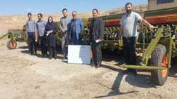 جهش در مکانیزاسیون شهرستان اهر با تحویل 4 دستگاه ردیفکار دیگر به کشاورزان