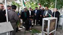 غبارروبی مزار شهدای سنگرسازان بی سنگر به مناسبت هفته جهاد کشاورزی در آذربایجان شرقی
